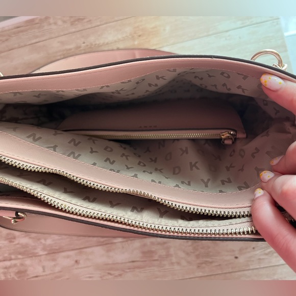 DKNY bag - Picture 7 of 8